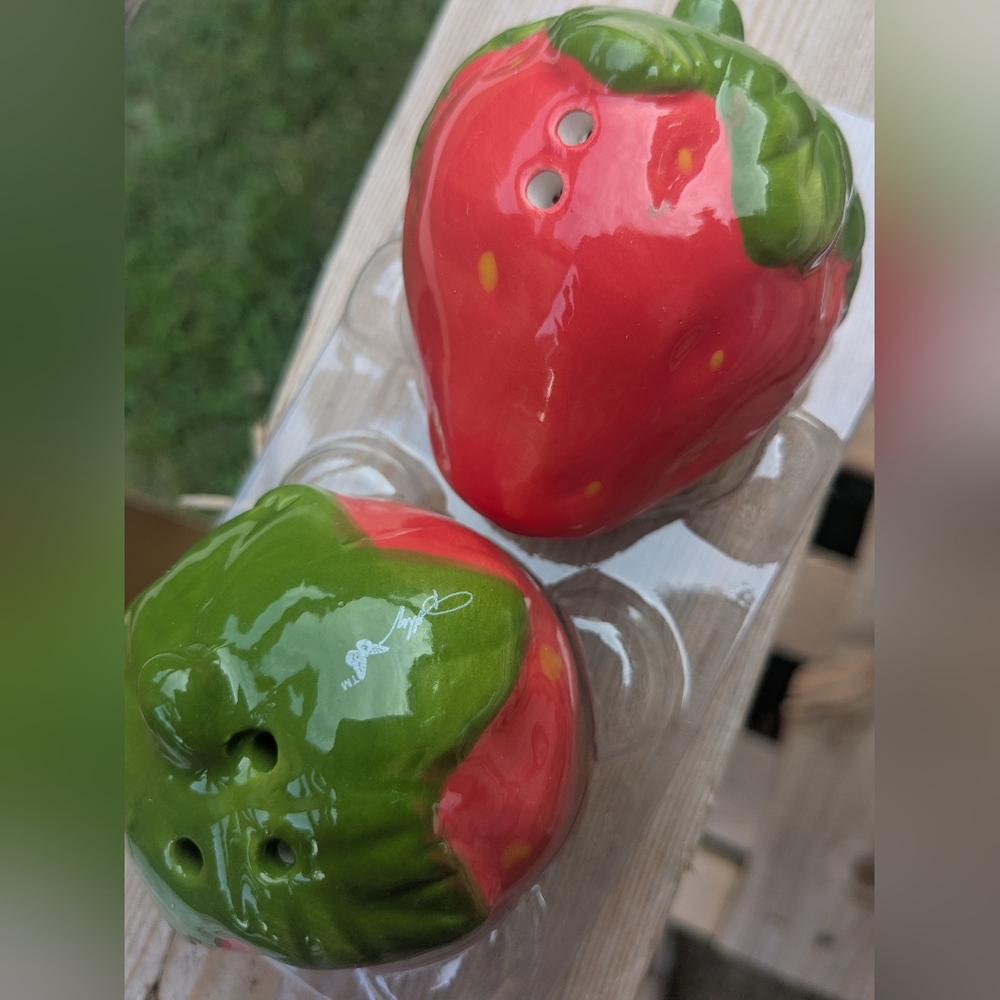New Dolly Parton Strawberry Salt and Pepper Shakers Signed Dolly
